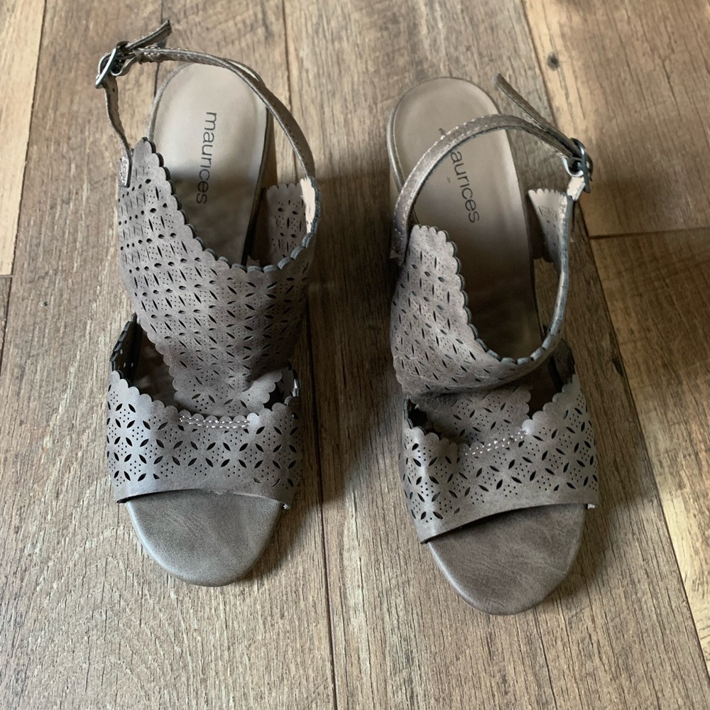Maurices Chunky Heel Sandal Sz 7 M
